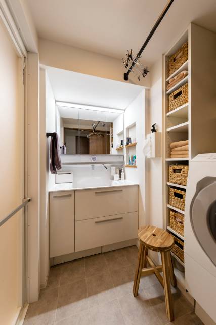 ふかし壁とニッチで魅せる洗面空間